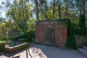 Old Tomb of Washington